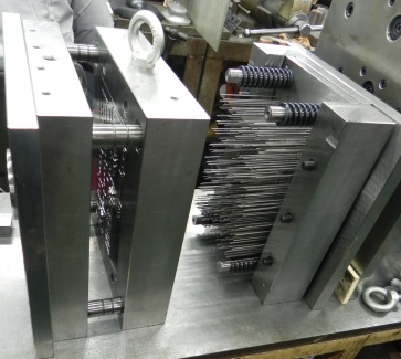 プラモデル金型